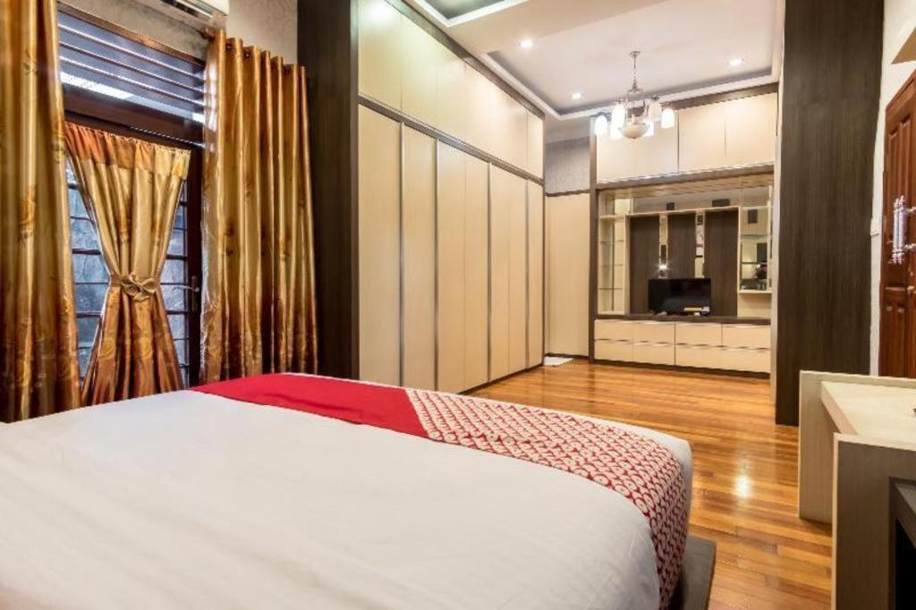 Oyo 619 Naufal Guest House Syariah Medan Kültér fotó