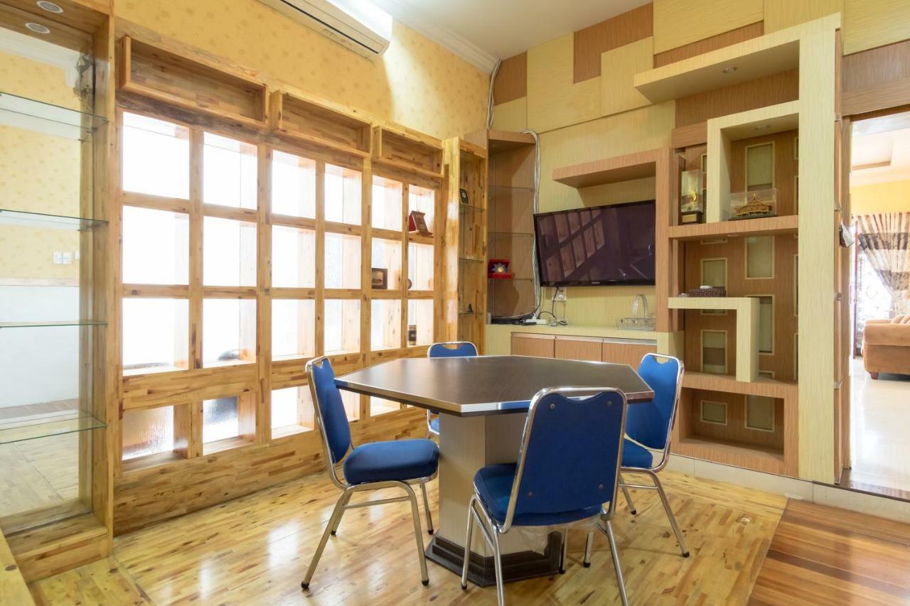 Oyo 619 Naufal Guest House Syariah Medan Kültér fotó